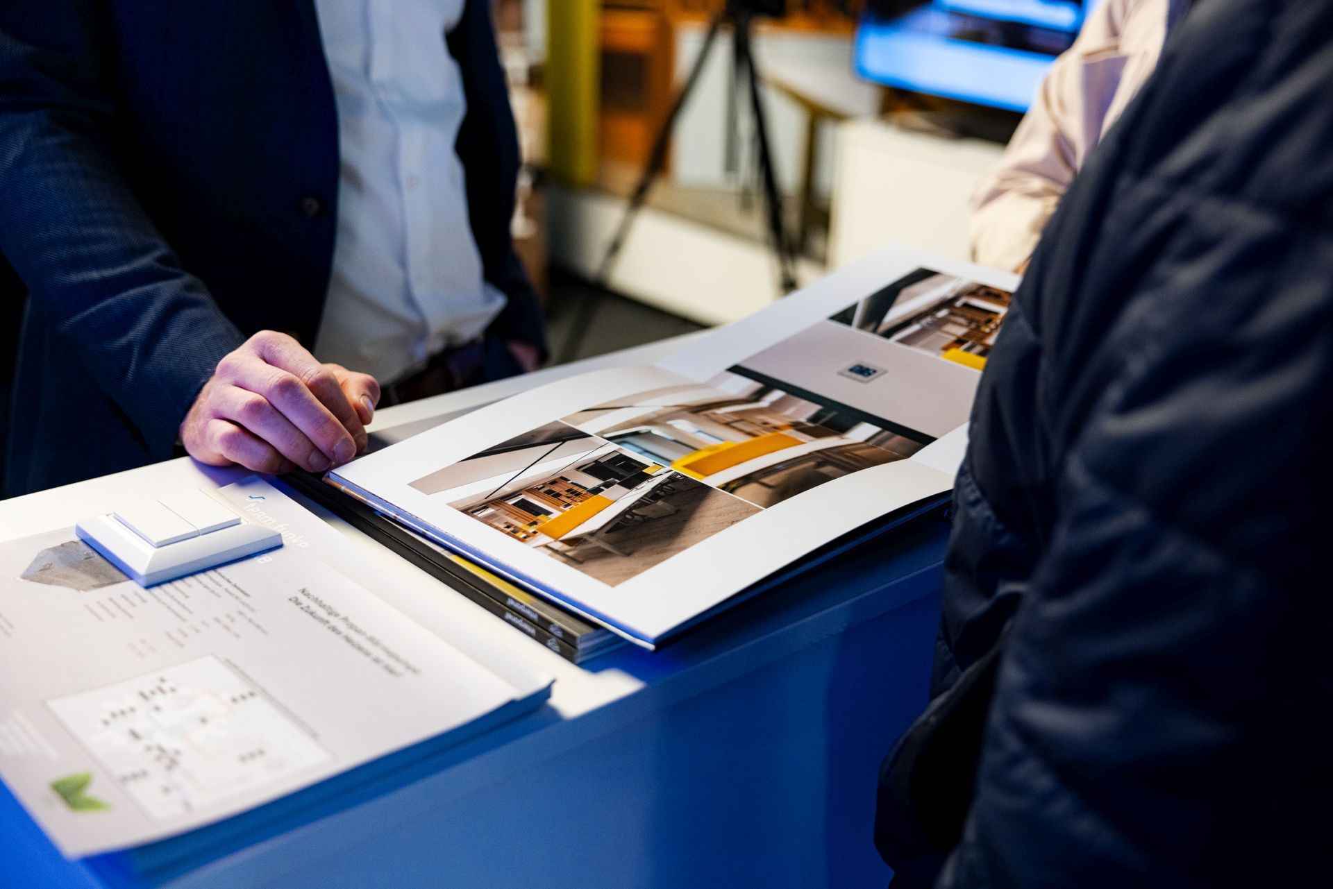 interpanel auf der Light & Building Katalog Präsentation